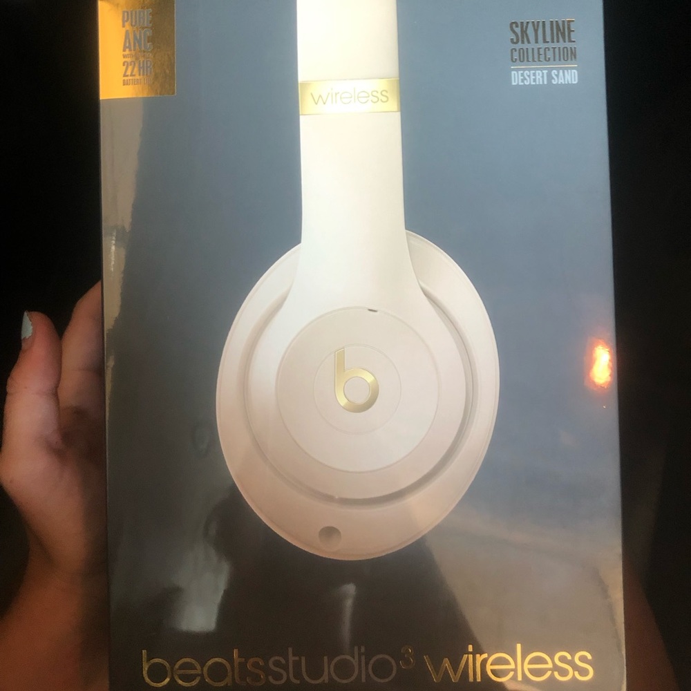 Beats Studio 3 wireless noise cancelling headphone